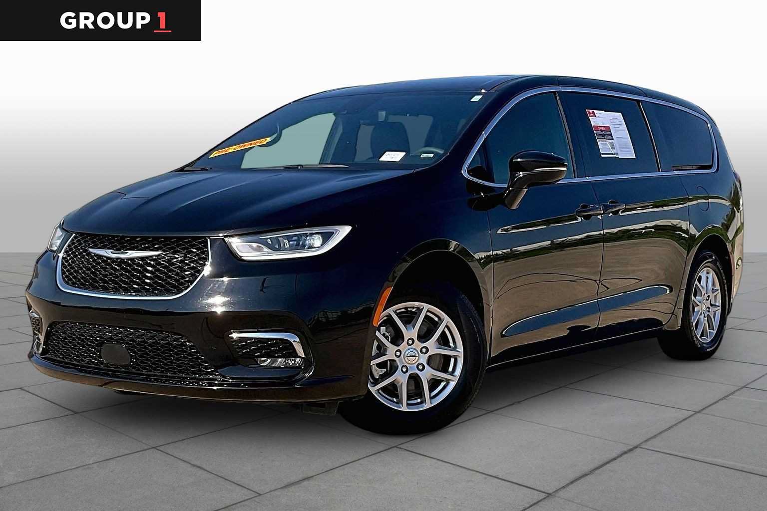 Used 2025 Chrysler Pacifica Select FWD image 1