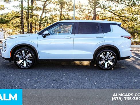 Used 2025 Mitsubishi Outlander SE image 7