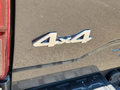 Used 2018 Toyota Tacoma SR w/ SR Convenience Package AWD/4WD image 30