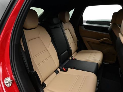 Certified 2026 Porsche Cayenne S AWD/4WD image 17