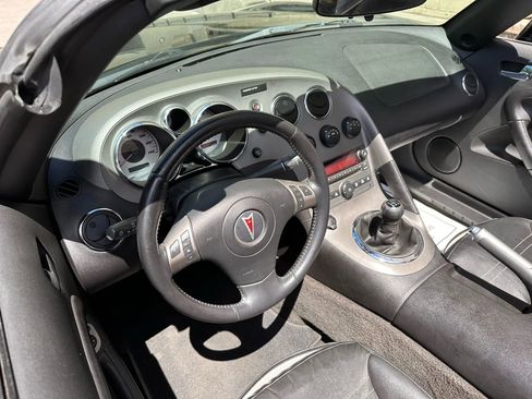 Used 2006 Pontiac Solstice Convertible w/ Premium Package image 9