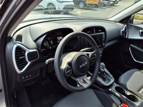 Used 2025 Kia Soul LX w/ LX Technology Package image 13