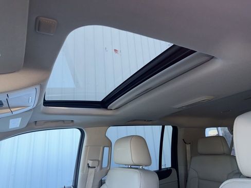 Used 2016 GMC Yukon XL Denali image 15