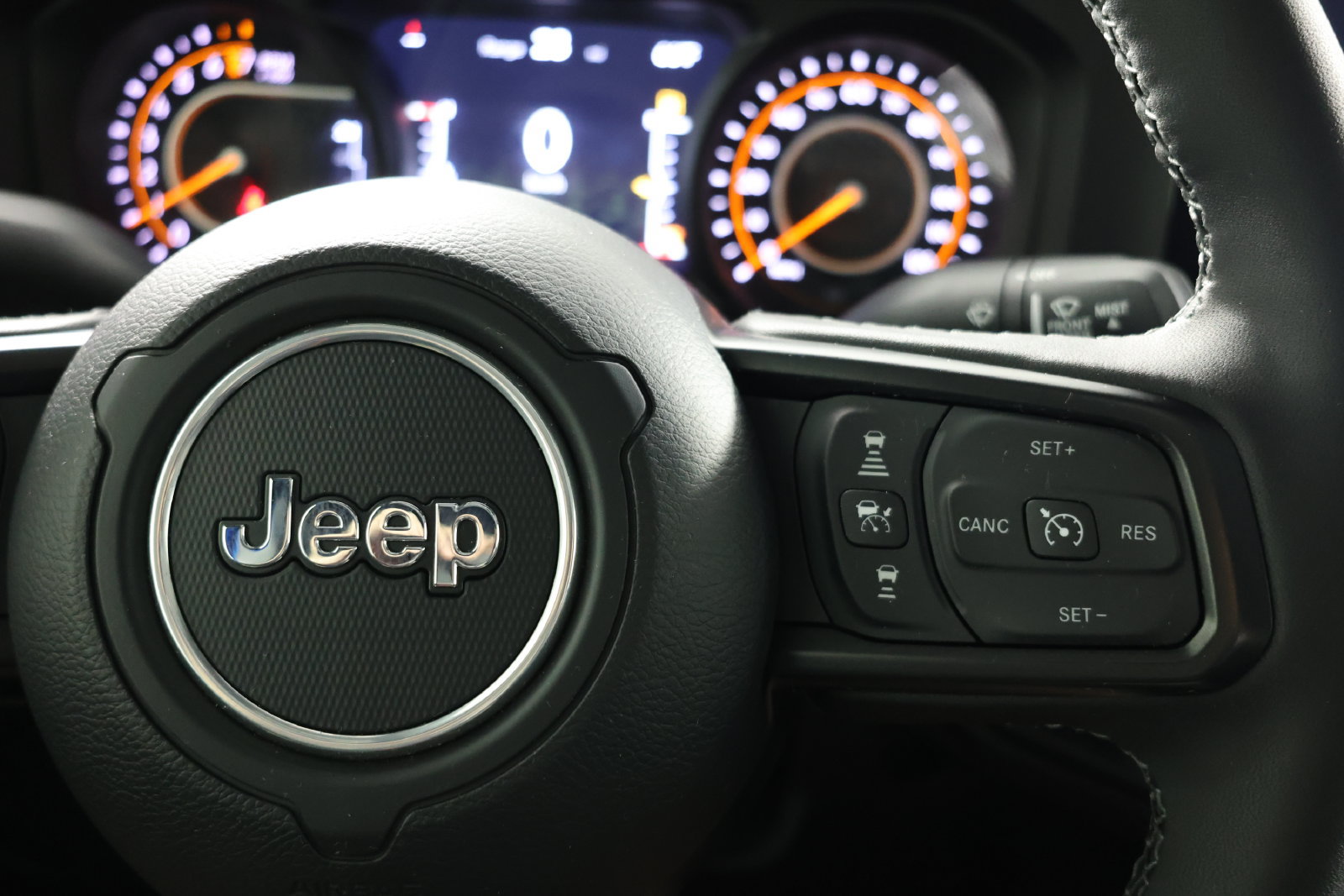 Used 2025 Jeep Gladiator Mojave w/ Convenience Group AWD/4WD image 27