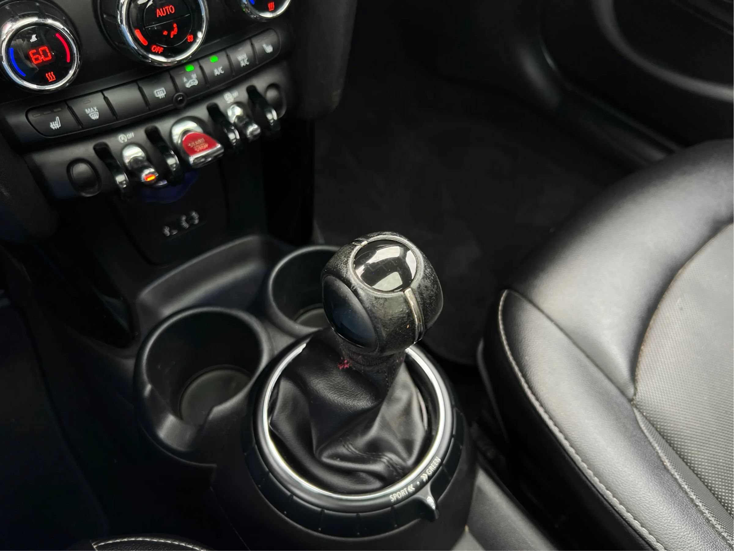 Used 2015 MINI Cooper 4-Door Hardtop FWD image 14