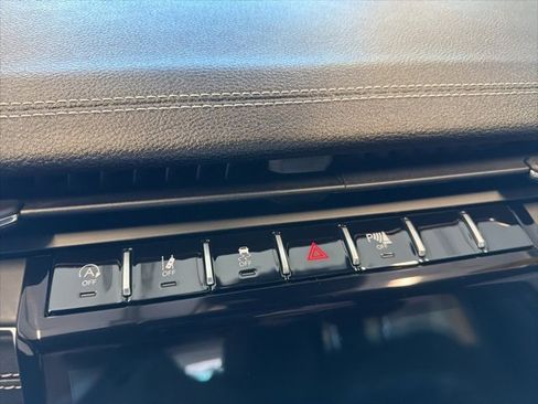 Used 2024 Jeep Grand Cherokee L Limited w/ Black Appearance Package image 27