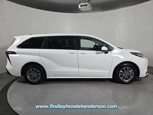 Used 2023 Toyota Sienna LE FWD image 7
