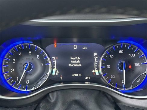 Certified 2023 Chrysler Pacifica Touring-L image 29