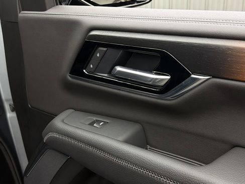 Used 2026 GMC Yukon Denali w/ Sun & Power Step Package image 39