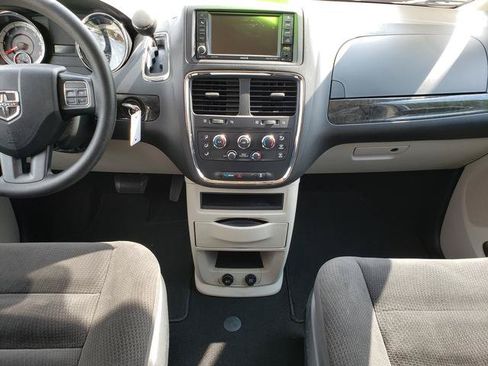 Used 2018 Dodge Grand Caravan SE w/ UConnect Hands-Free Group FWD image 14