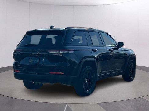 Used 2024 Jeep Grand Cherokee Altitude AWD/4WD image 7