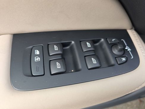 New 2026 Volvo XC60 B5 Plus w/ Protection Package Premier image 38