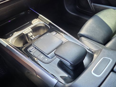 Used 2021 Mercedes-Benz GLB 250 w/ Premium Package image 34