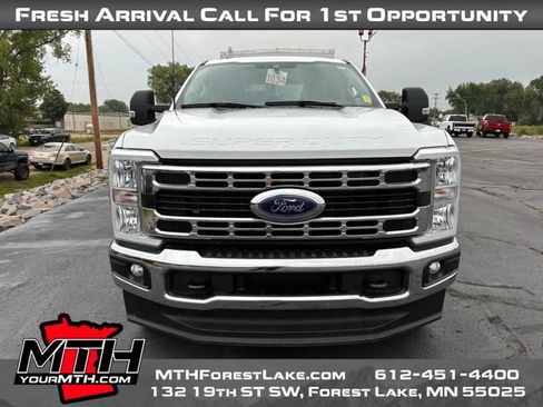 Used 2024 Ford F250 XLT w/ FX4 Off-Road Package AWD/4WD image 3