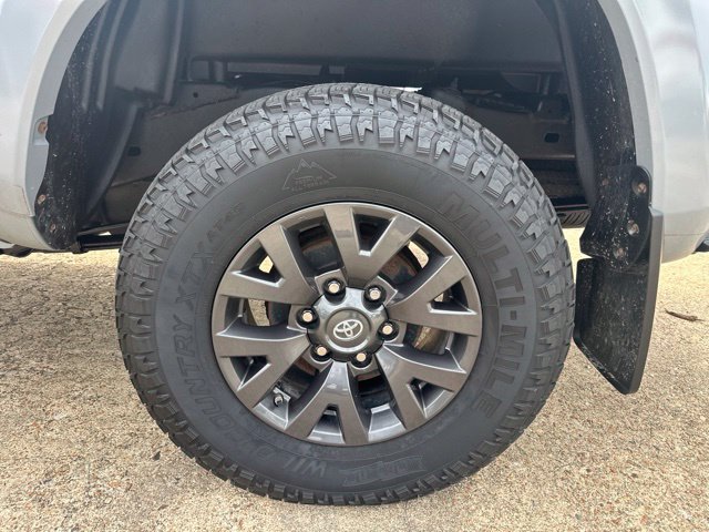 Used 2021 Toyota Tacoma SR5 AWD/4WD image 28