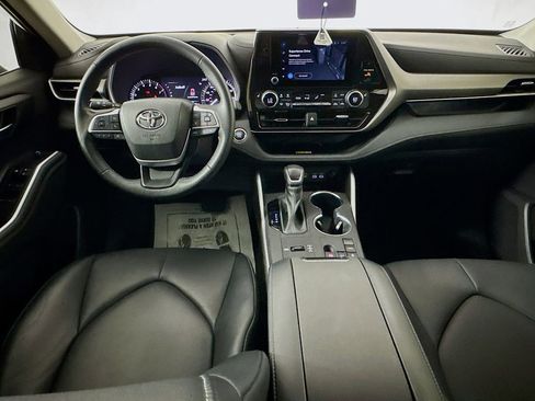 Used 2023 Toyota Highlander XLE image 25