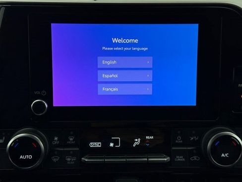 Used 2023 Toyota Highlander XLE image 17