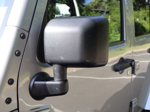 Used 2017 Jeep Wrangler Unlimited Sahara AWD/4WD image 21