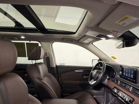 Used 2024 Honda Pilot Elite image 55