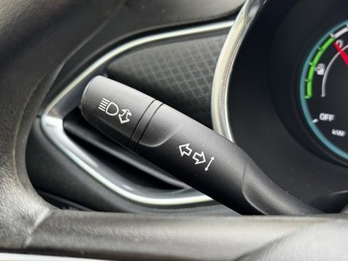 Used 2017 Chevrolet Malibu Hybrid image 26