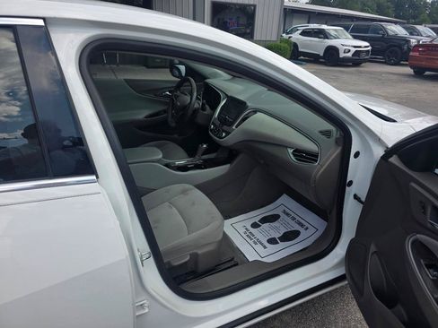 Used 2018 Chevrolet Malibu LS FWD image 9