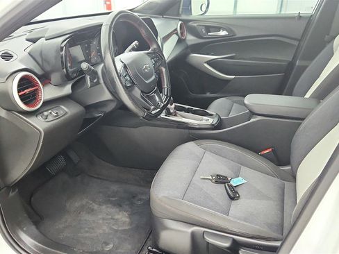 Used 2024 Chevrolet Trax RS w/ Sunroof Package image 25