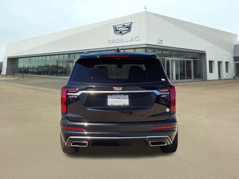 Used 2023 Cadillac XT6 Premium Luxury w/ Technology Package FWD image 5