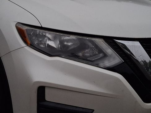 Used 2018 Nissan Rogue SV FWD image 7