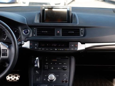 Used 2012 Lexus CT 200h image 36