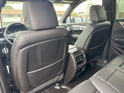 Certified 2024 Cadillac XT5 Luxury w/ LPO, Floor Liner Package AWD/4WD image 28