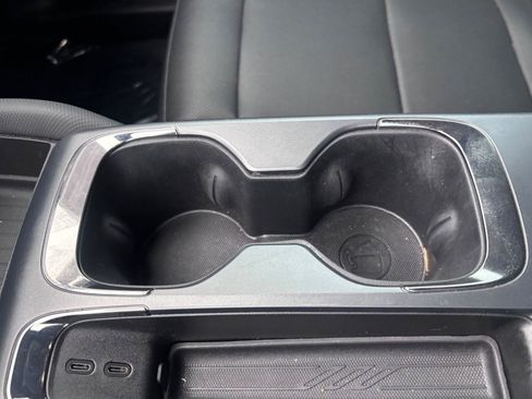 Used 2025 Chevrolet Equinox EV RS w/ LPO, All-Weather Mat Package FWD image 31