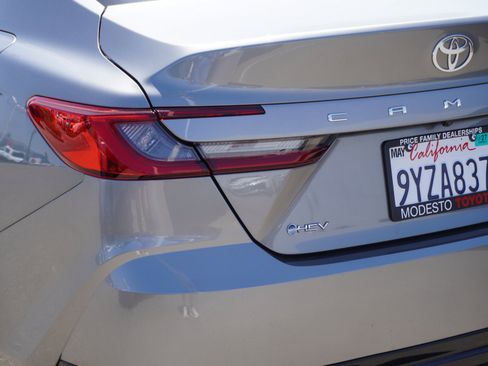 Used 2026 Toyota Camry XLE FWD image 9