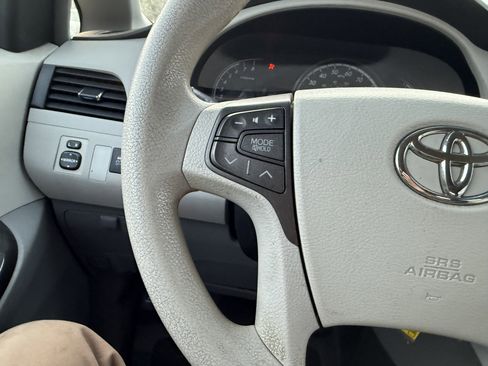 Used 2011 Toyota Sienna LE image 22