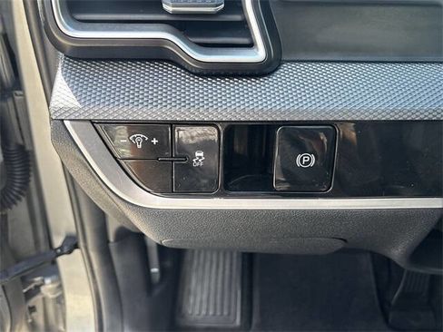 Used 2023 Kia Sportage LX image 17