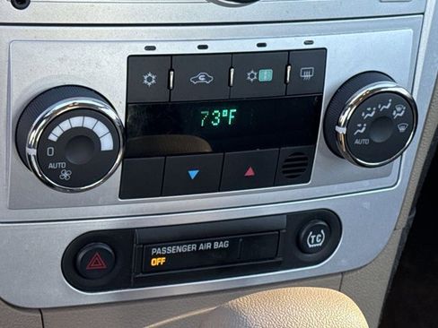 Used 2010 Chevrolet Malibu Hybrid image 28