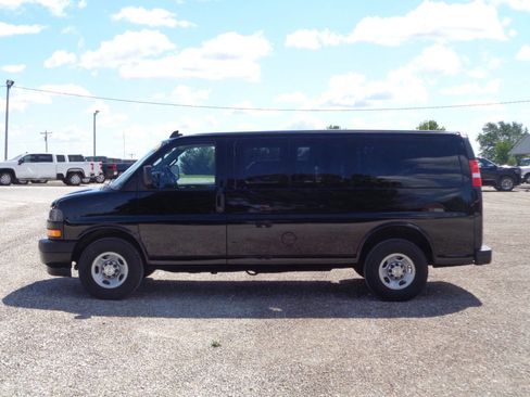 Used 2018 Chevrolet Express 2500 LS w/ Driver Convenience Package RWD image 2