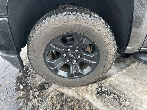 Used 2018 Chevrolet Silverado 1500 LT w/ Midnight Edition image 36