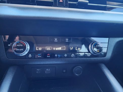 Used 2024 Mitsubishi Outlander SEL AWD/4WD image 27