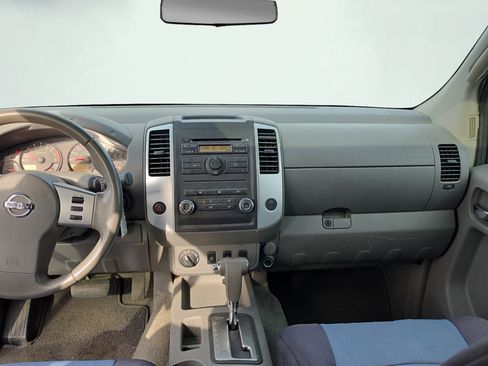 Used 2010 Nissan Frontier SE w/ Moonroof Pkg AWD/4WD image 14