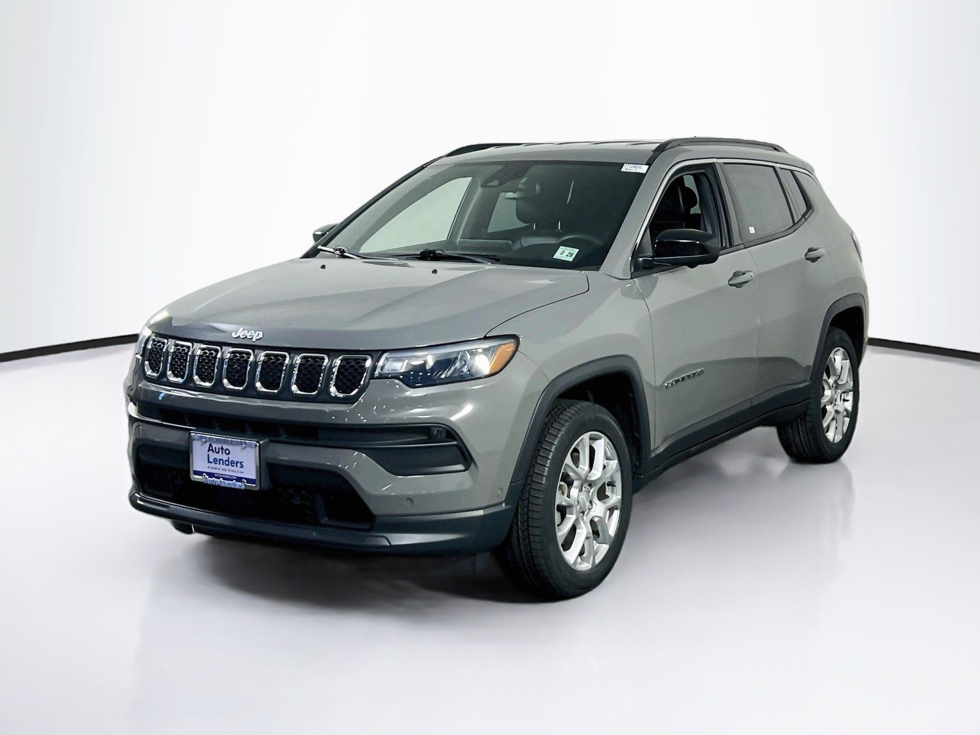 Used 2023 Jeep Compass Latitude AWD/4WD image 1
