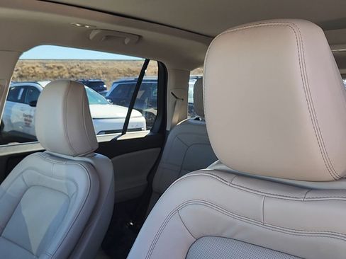 Used 2023 Lincoln Aviator Reserve w/ Equipment Group 201A image 9