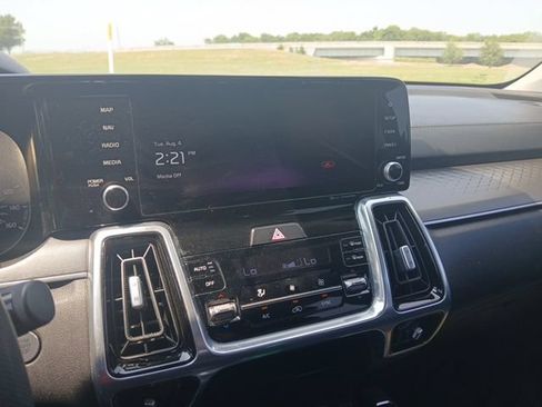Used 2022 Kia Sorento SX FWD image 9