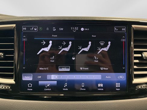 Used 2024 Chrysler Pacifica Touring-L FWD image 31