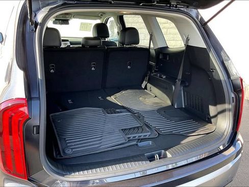 Used 2025 Kia Telluride LX FWD image 34