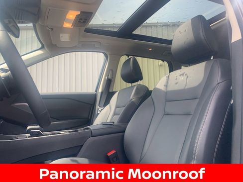Certified 2025 Nissan Rogue SL w/ Tech Package AWD/4WD image 11