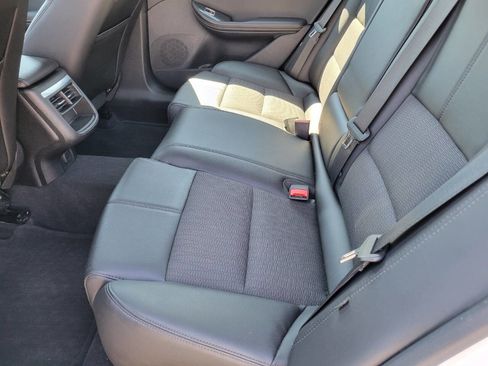 Used 2017 Chevrolet Impala LT image 22