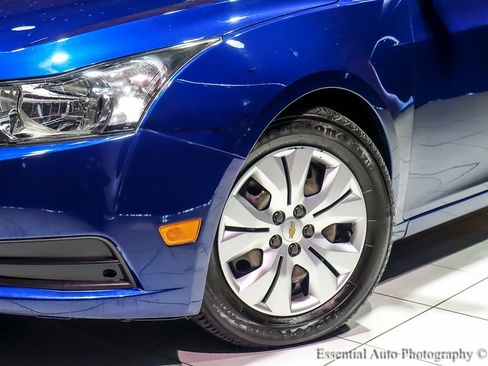 Used 2012 Chevrolet Cruze LS image 4
