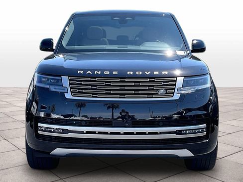 Used 2025 Land Rover Range Rover SE AWD/4WD image 3