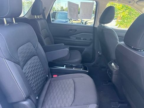 Used 2023 Nissan Pathfinder SV w/ SV Premium Package AWD/4WD image 14
