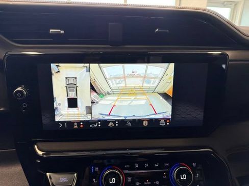 Used 2025 GMC Sierra 1500 AT4 w/ Technology Package AWD/4WD image 3